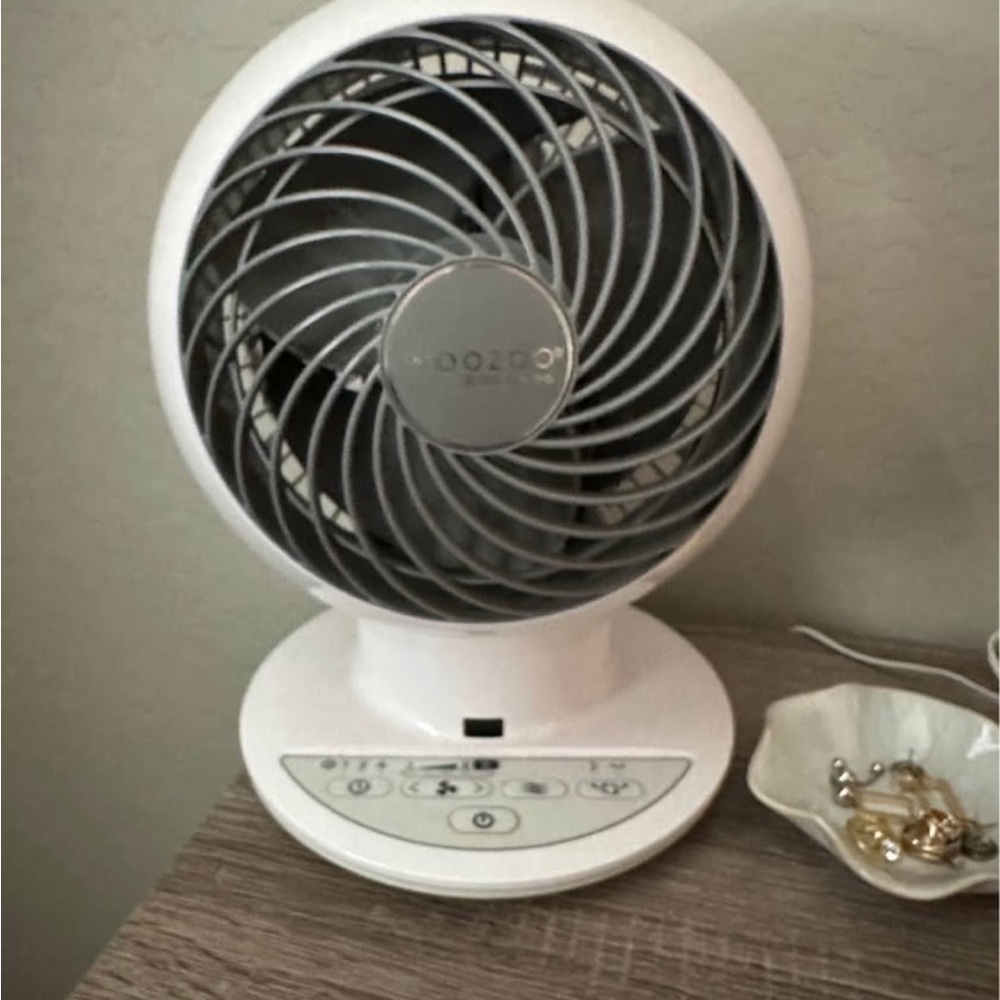 Woozoo White and Gray Table Fan